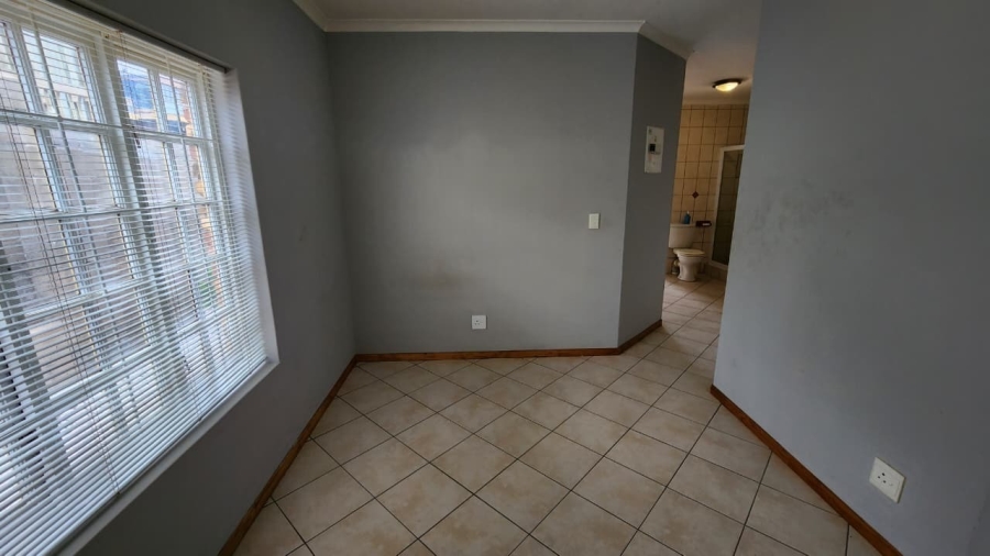 5 Bedroom Property for Sale in Middedorp Western Cape